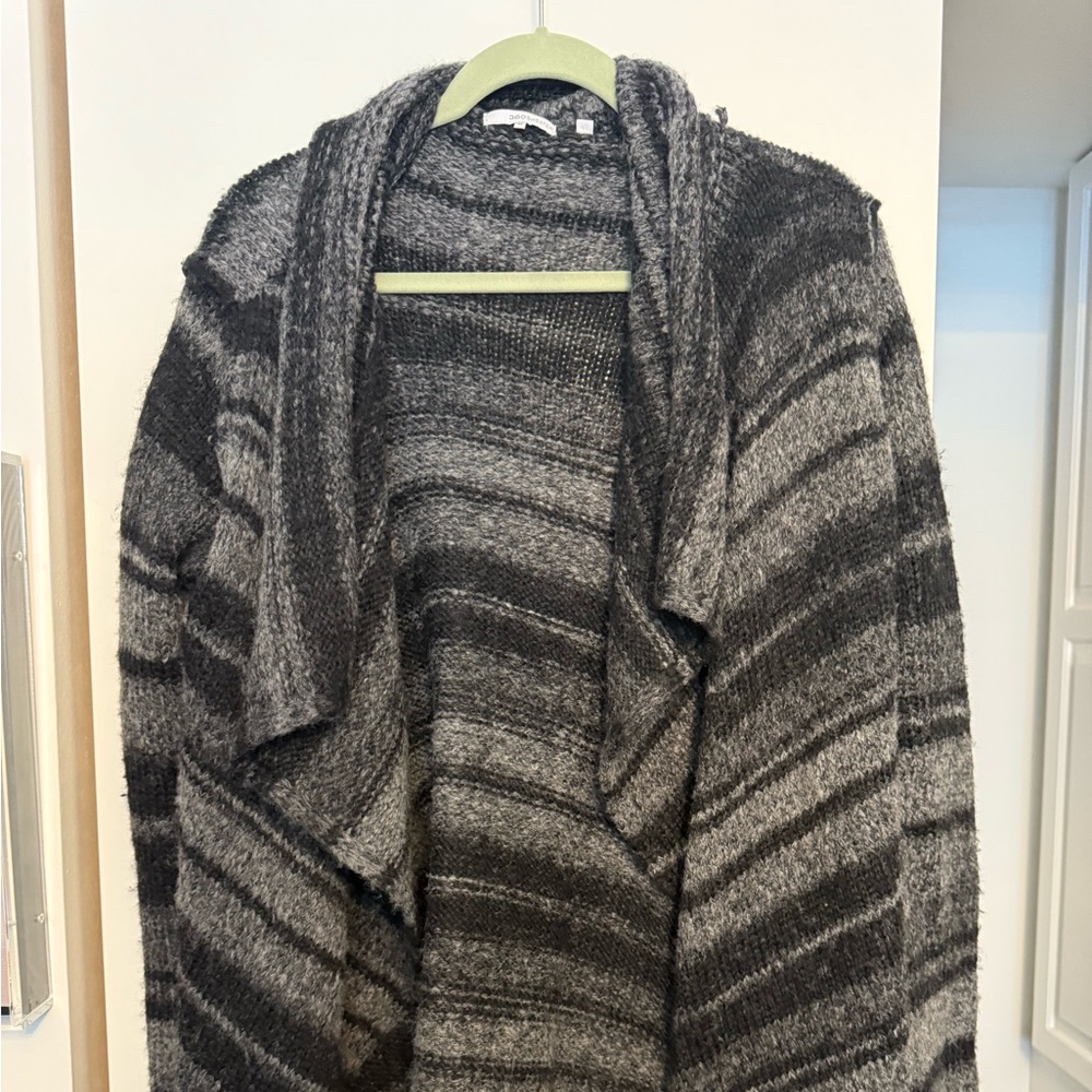 360 sweater size medium